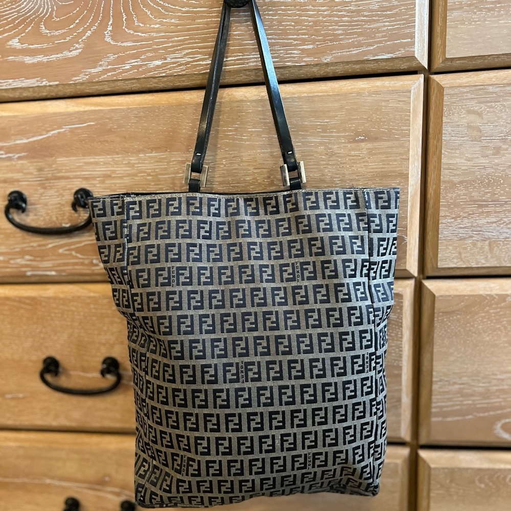 Feni Tote amazing condition ❤️❤️